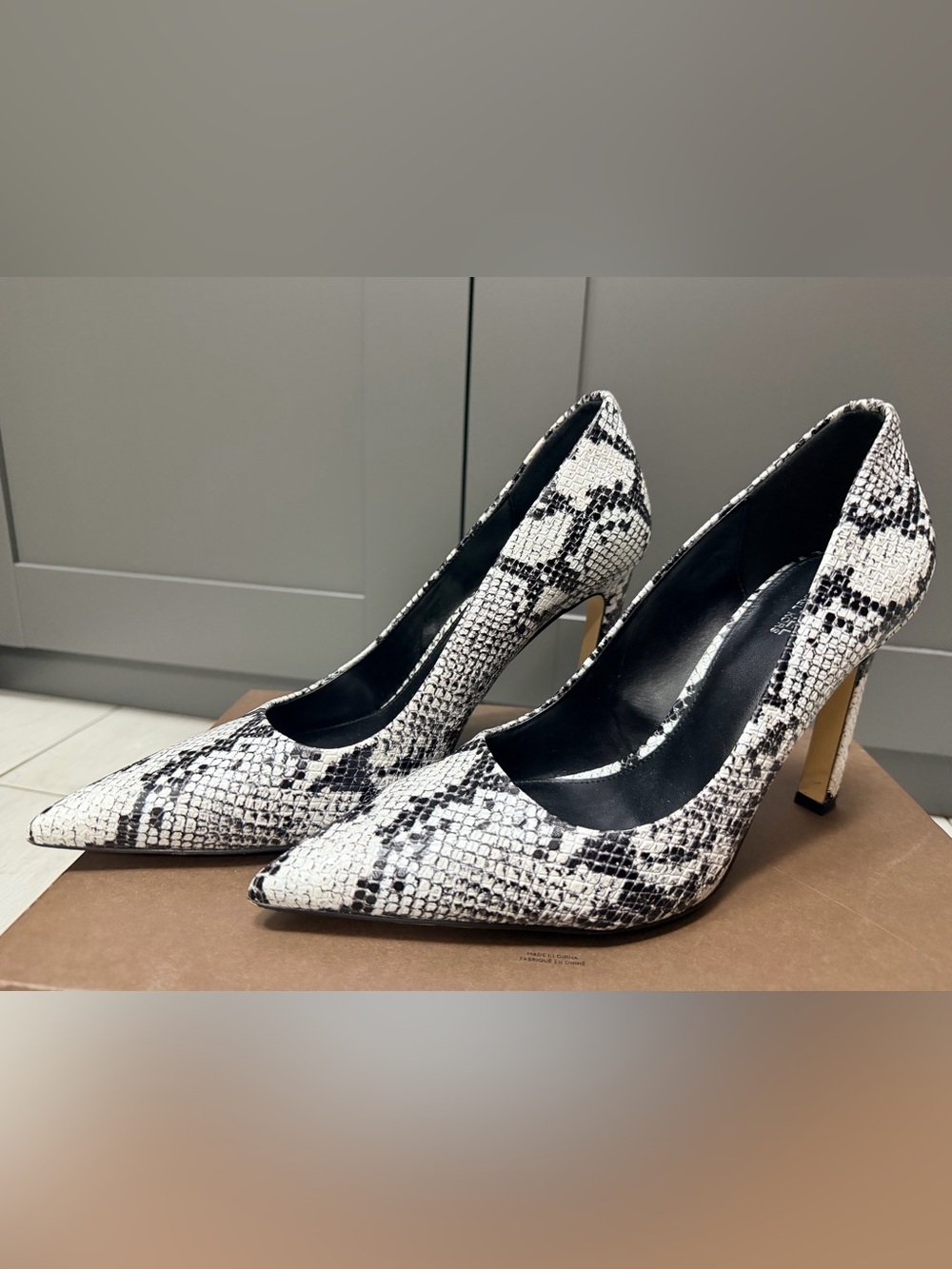 Michael Kors Amara embossed leather Pumps